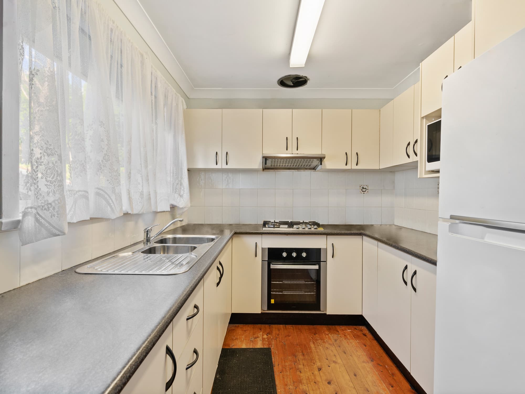 34 North Crescent, North Gosford, North Gosford - Thumbnail 3