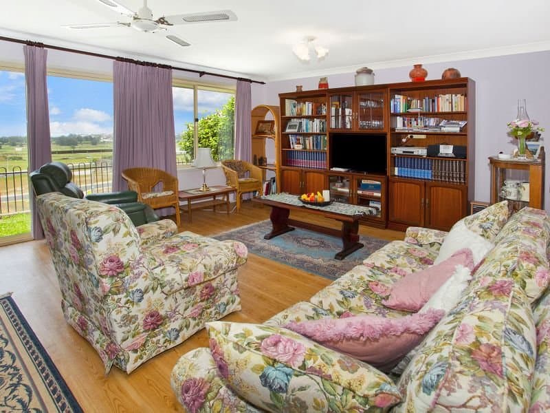 54 Sanderson Road, Kanahooka, Kanahooka - Thumbnail 2