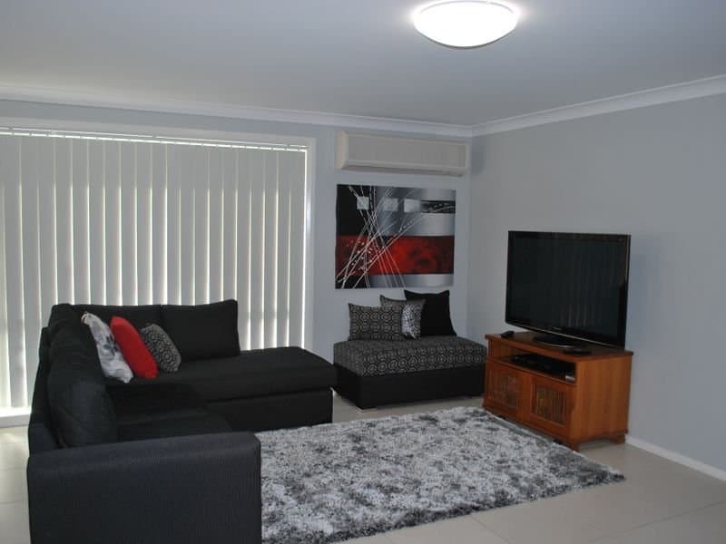 28 Athanlin Avenue, Haywards Bay, Haywards Bay - Thumbnail 3