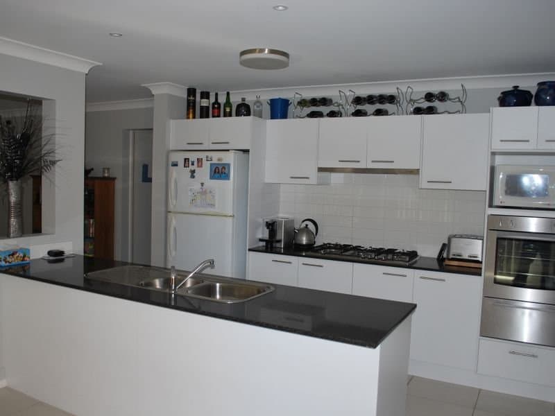 28 Athanlin Avenue, Haywards Bay, Haywards Bay - Thumbnail 5