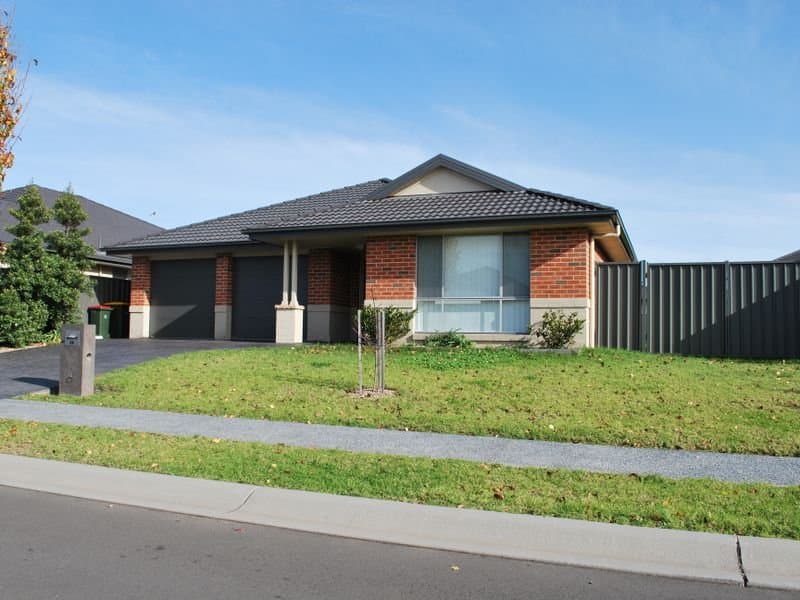 28 Athanlin Avenue, Haywards Bay, Haywards Bay - Image 1
