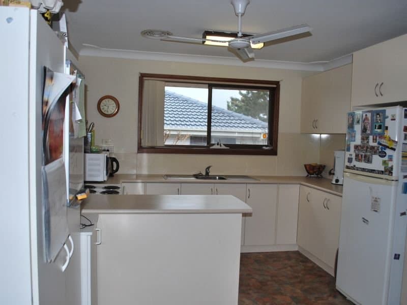 6 Howell Avenue, Kanahooka, Kanahooka - Thumbnail 3