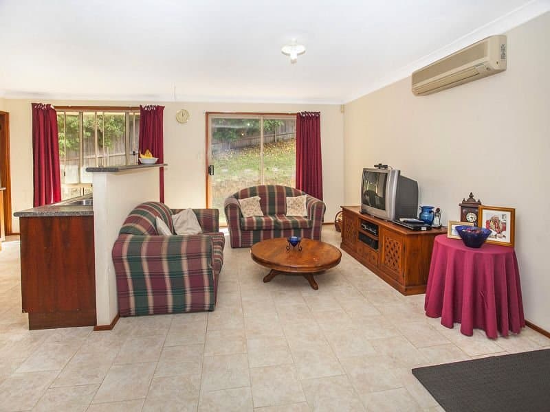 6 Sandalwood Road, Farmborough Heights, Farmborough Heights - Thumbnail 2
