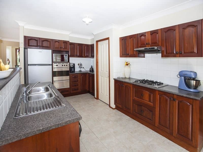 6 Sandalwood Road, Farmborough Heights, Farmborough Heights - Thumbnail 3