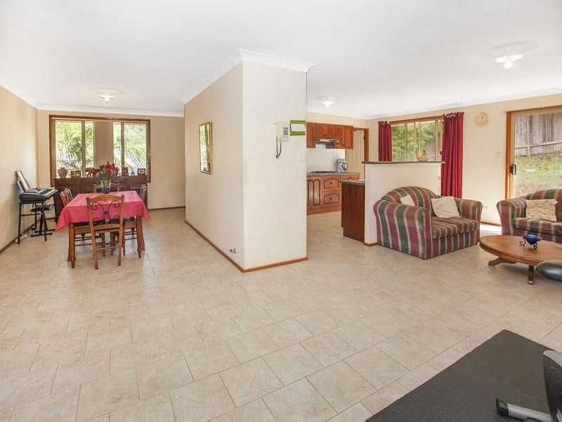 6 Sandalwood Road, Farmborough Heights, Farmborough Heights - Thumbnail 4