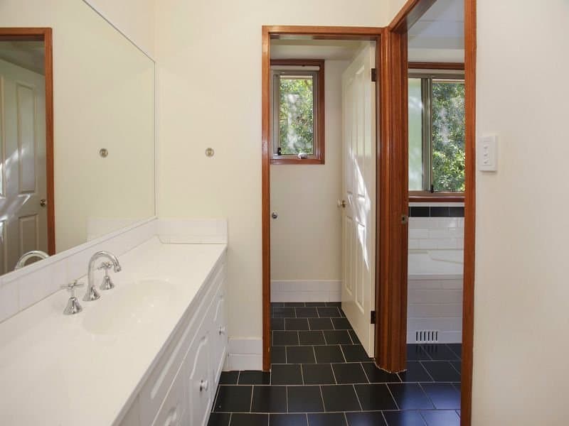 6 Sandalwood Road, Farmborough Heights, Farmborough Heights - Thumbnail 7