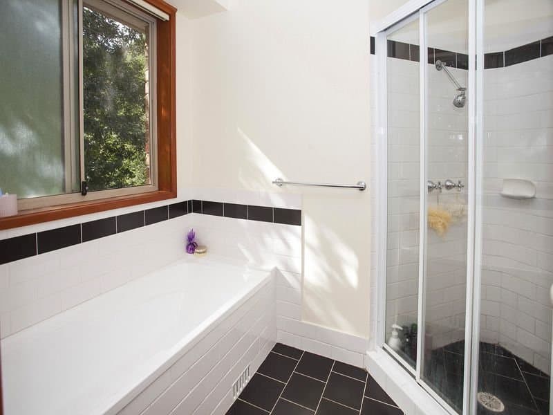 6 Sandalwood Road, Farmborough Heights, Farmborough Heights - Thumbnail 8