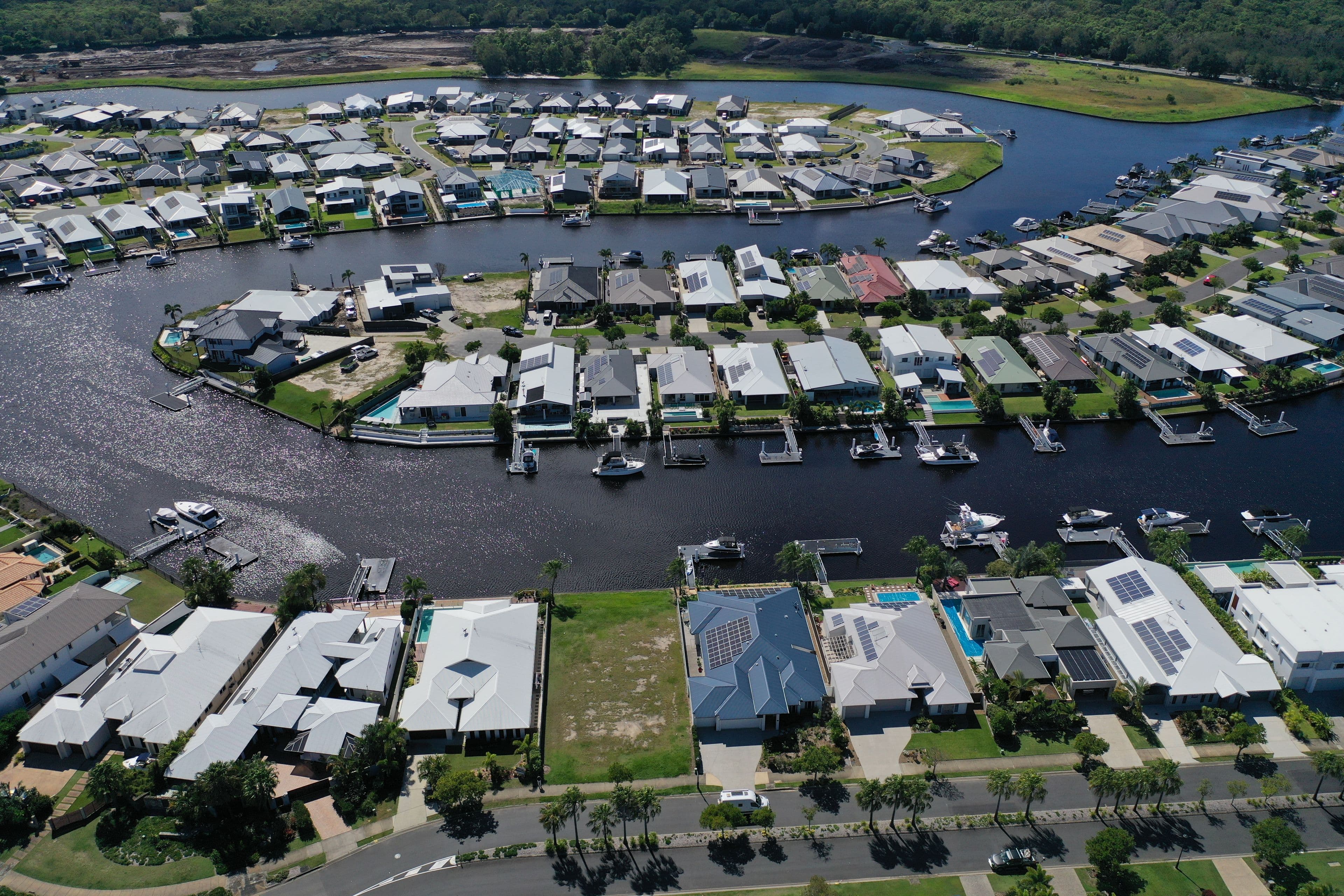 137 Marina Boulevard, Banksia Beach, Banksia Beach - Thumbnail 2
