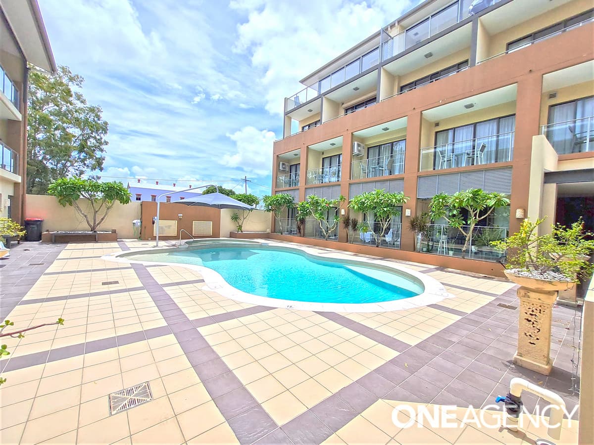 305/350 Esplanade, Scarness, Scarness - Image 1