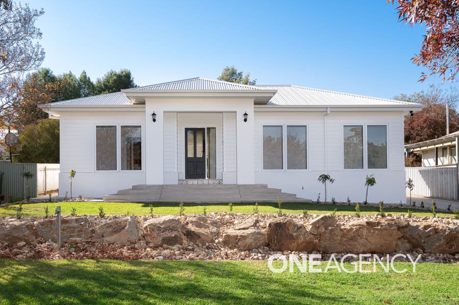 1 MIMOSA Street, Coolamon, Coolamon - Image 1