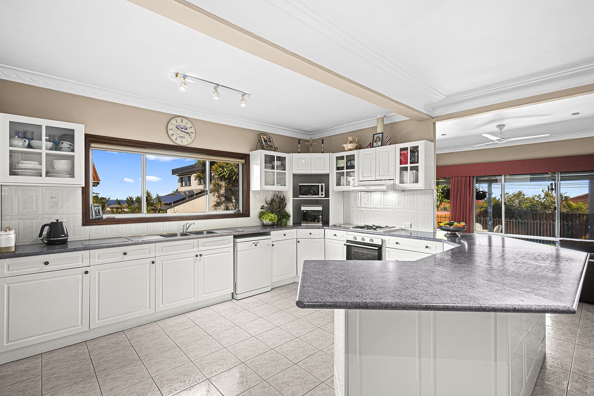 7 Nardoo Crescent, Thirroul, Thirroul - Thumbnail 5