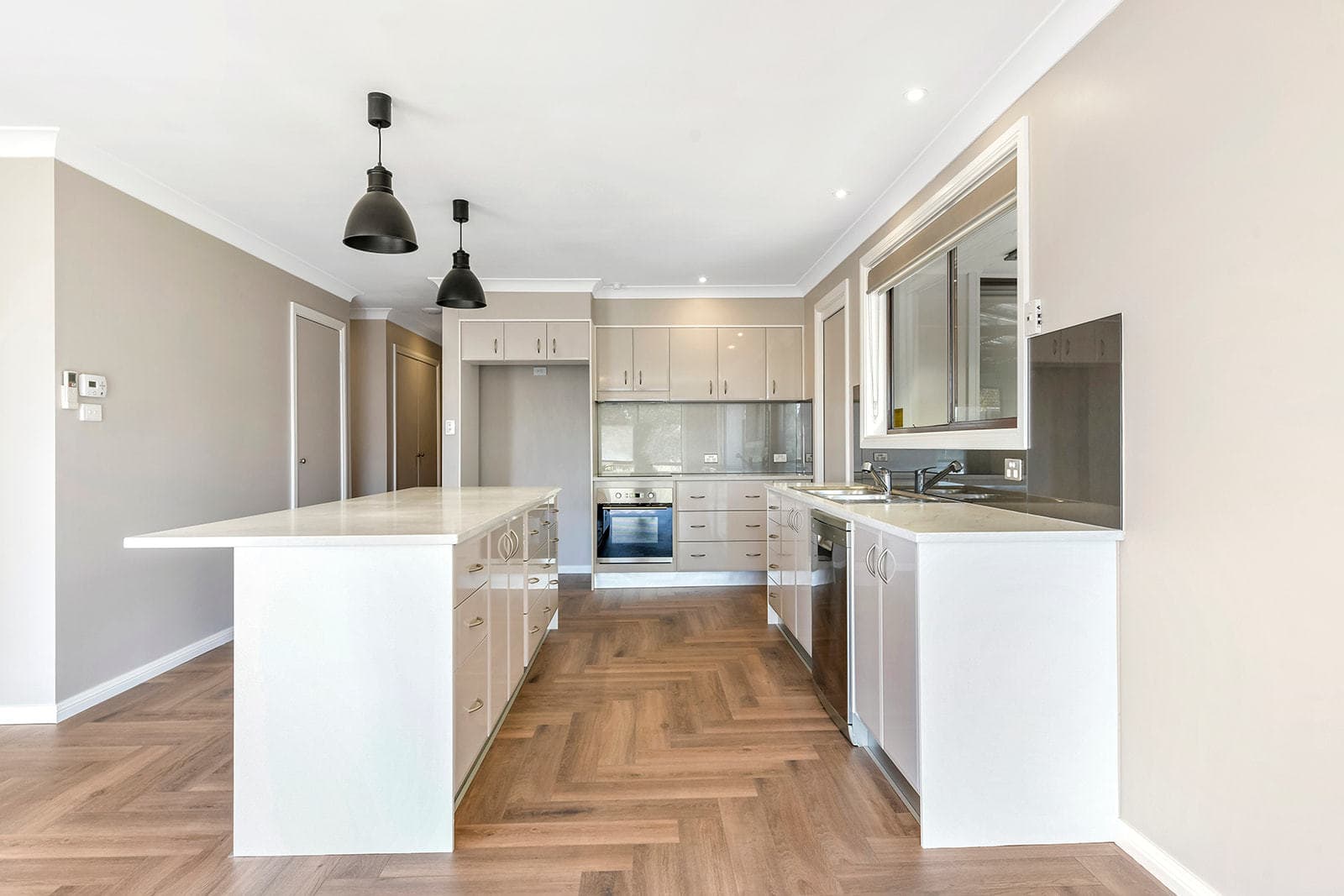 30 Maple Avenue, Orange, Orange - Thumbnail 4