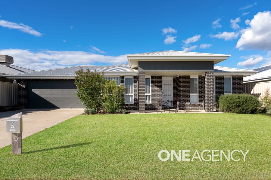 5 PARADISE Drive, Gobbagombalin, Gobbagombalin - Image 1