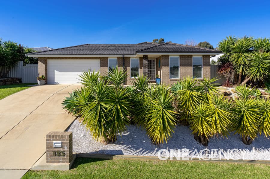 135 BROOKLYN Drive, Bourkelands, Bourkelands - Image 1