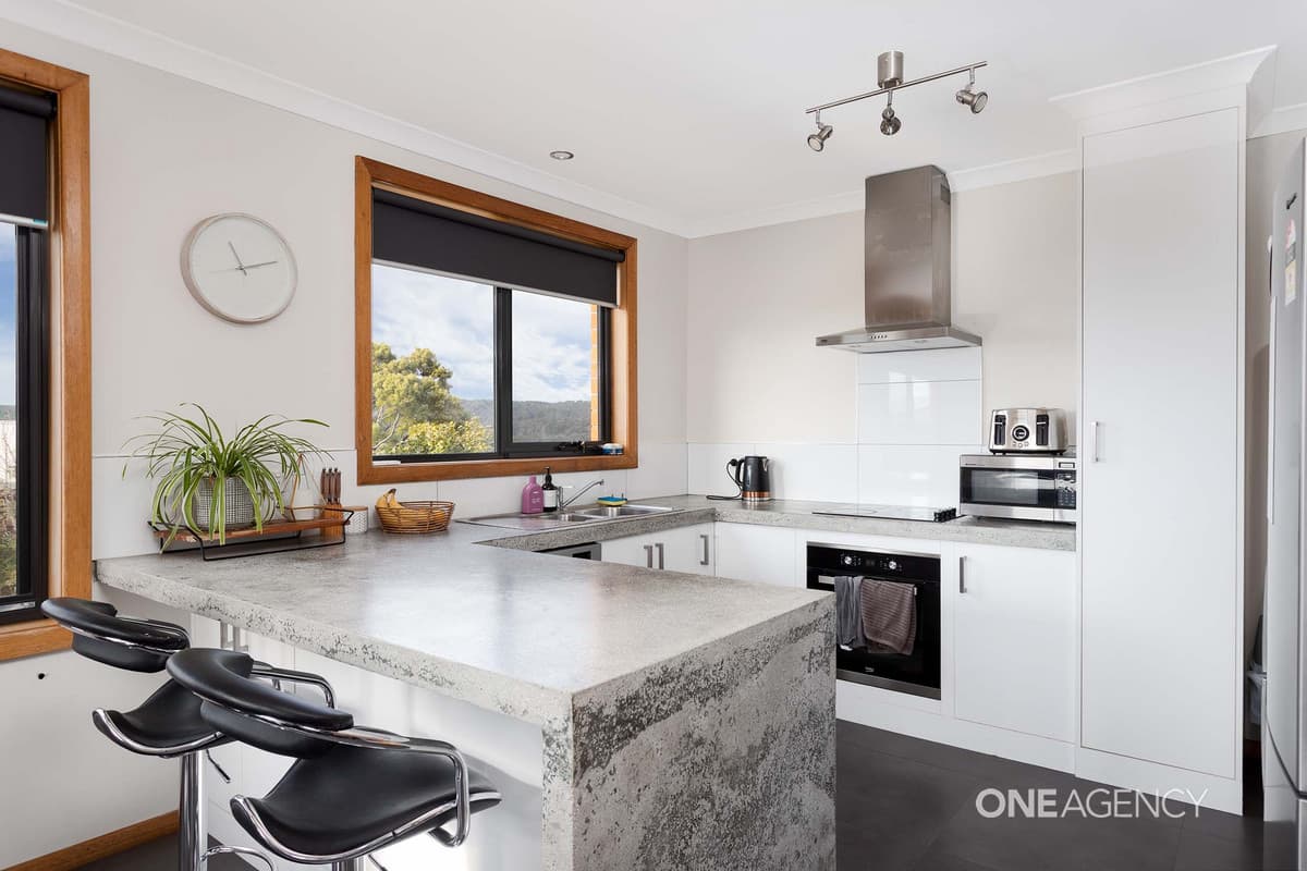7 Gilmour Crescent, Somerset, Somerset - Thumbnail 2