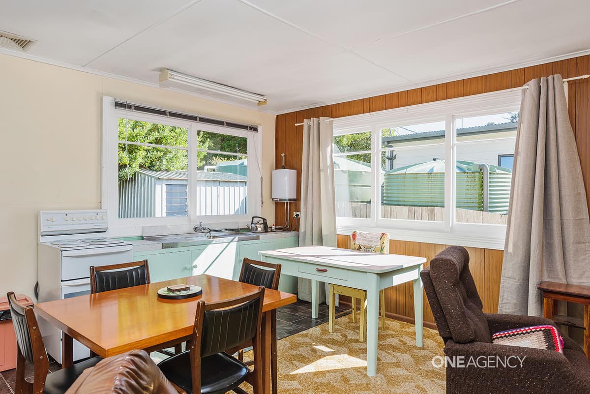12 Honeysuckle Avenue, Sisters Beach, Sisters Beach - Thumbnail 2