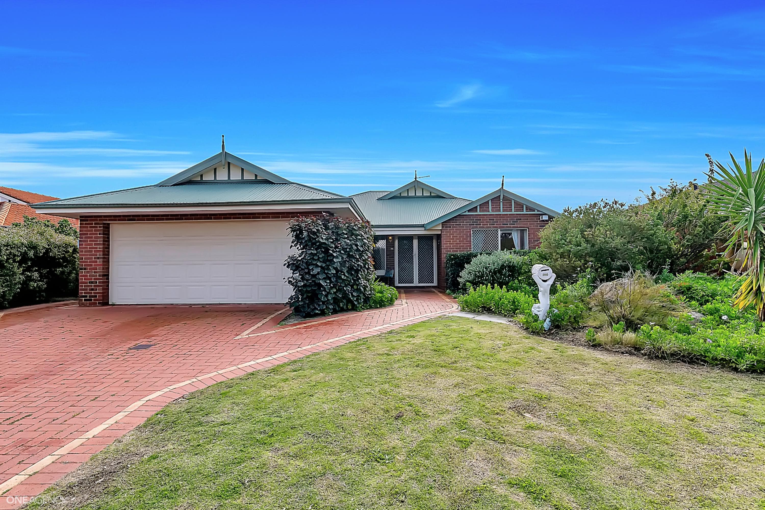 27 Carwoola Circle, Carramar, Carramar - Image 1
