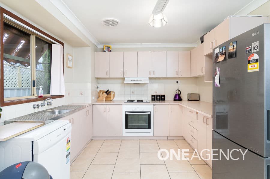 27 KAROOM Drive, Glenfield Park, Glenfield Park - Thumbnail 3