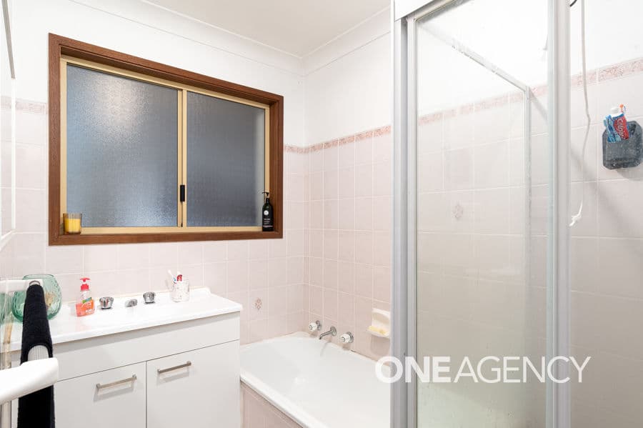 27 KAROOM Drive, Glenfield Park, Glenfield Park - Thumbnail 5