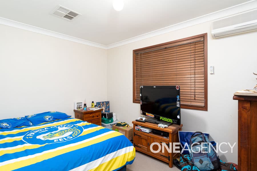 27 KAROOM Drive, Glenfield Park, Glenfield Park - Thumbnail 6