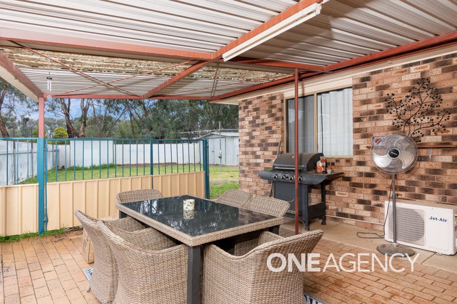 27 KAROOM Drive, Glenfield Park, Glenfield Park - Thumbnail 7