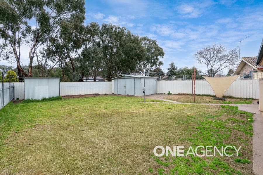 27 KAROOM Drive, Glenfield Park, Glenfield Park - Thumbnail 8