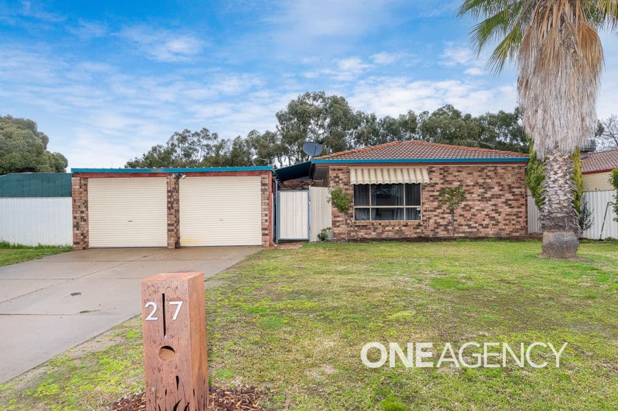 27 KAROOM Drive, Glenfield Park, Glenfield Park - Image 1