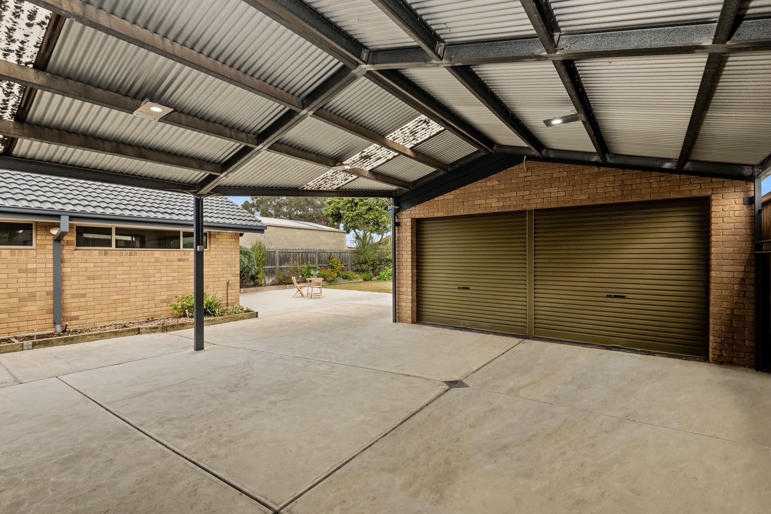 102 Coppards Road, Whittington, Whittington - Thumbnail 2