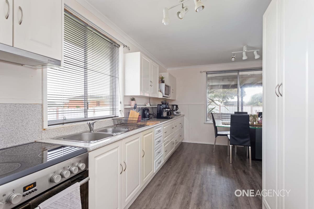 25 Winter Avenue, Upper Burnie, Upper Burnie - Thumbnail 2