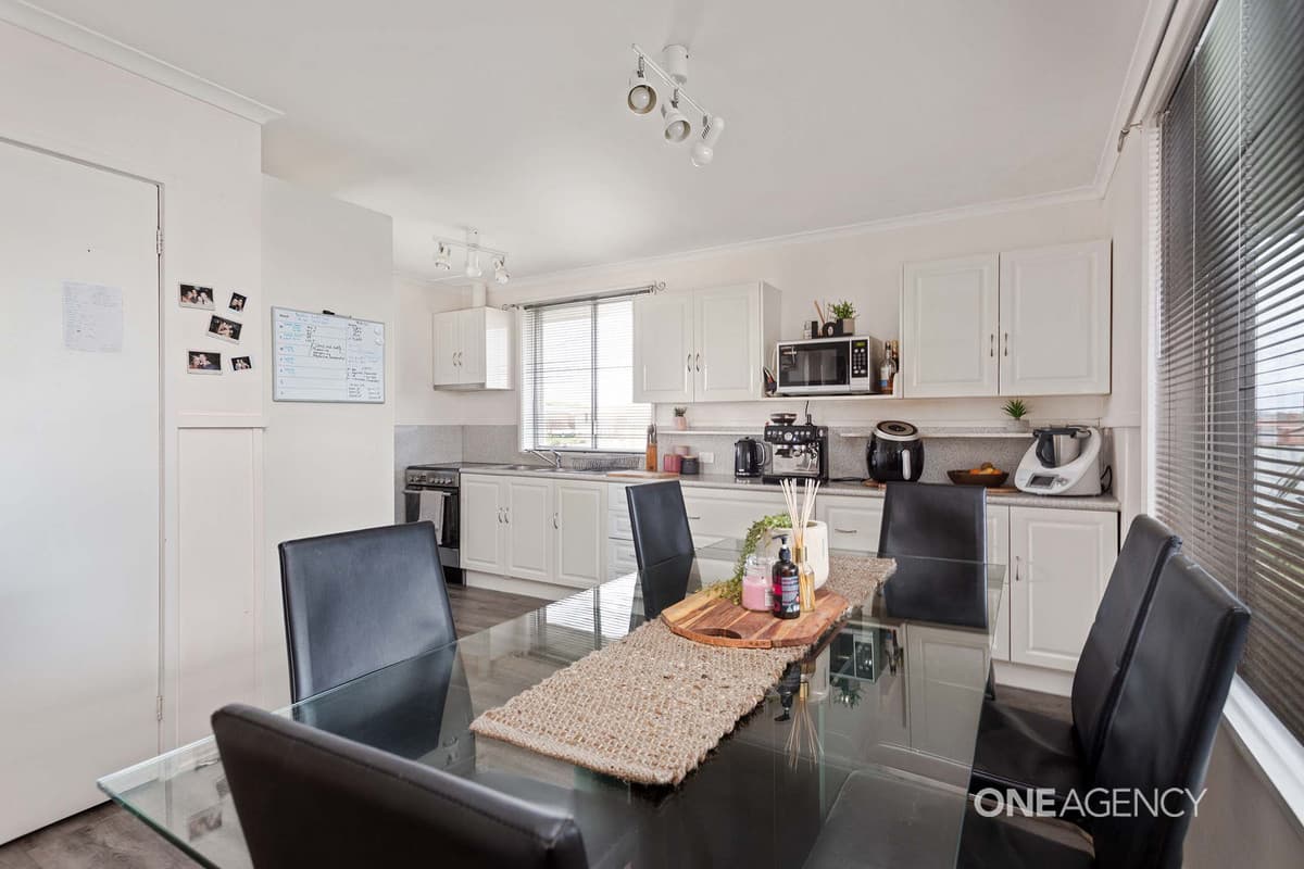 25 Winter Avenue, Upper Burnie, Upper Burnie - Thumbnail 3