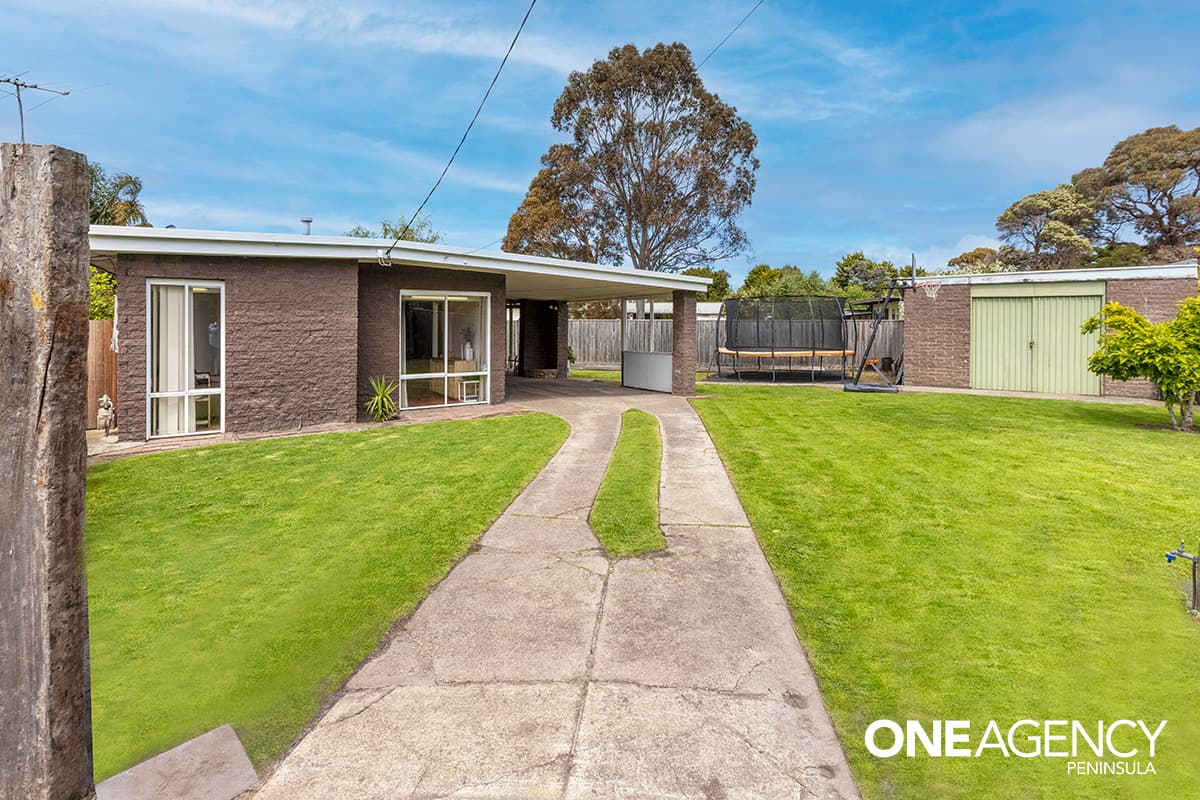 8 Hampton Court, Rosebud, Rosebud - Image 1