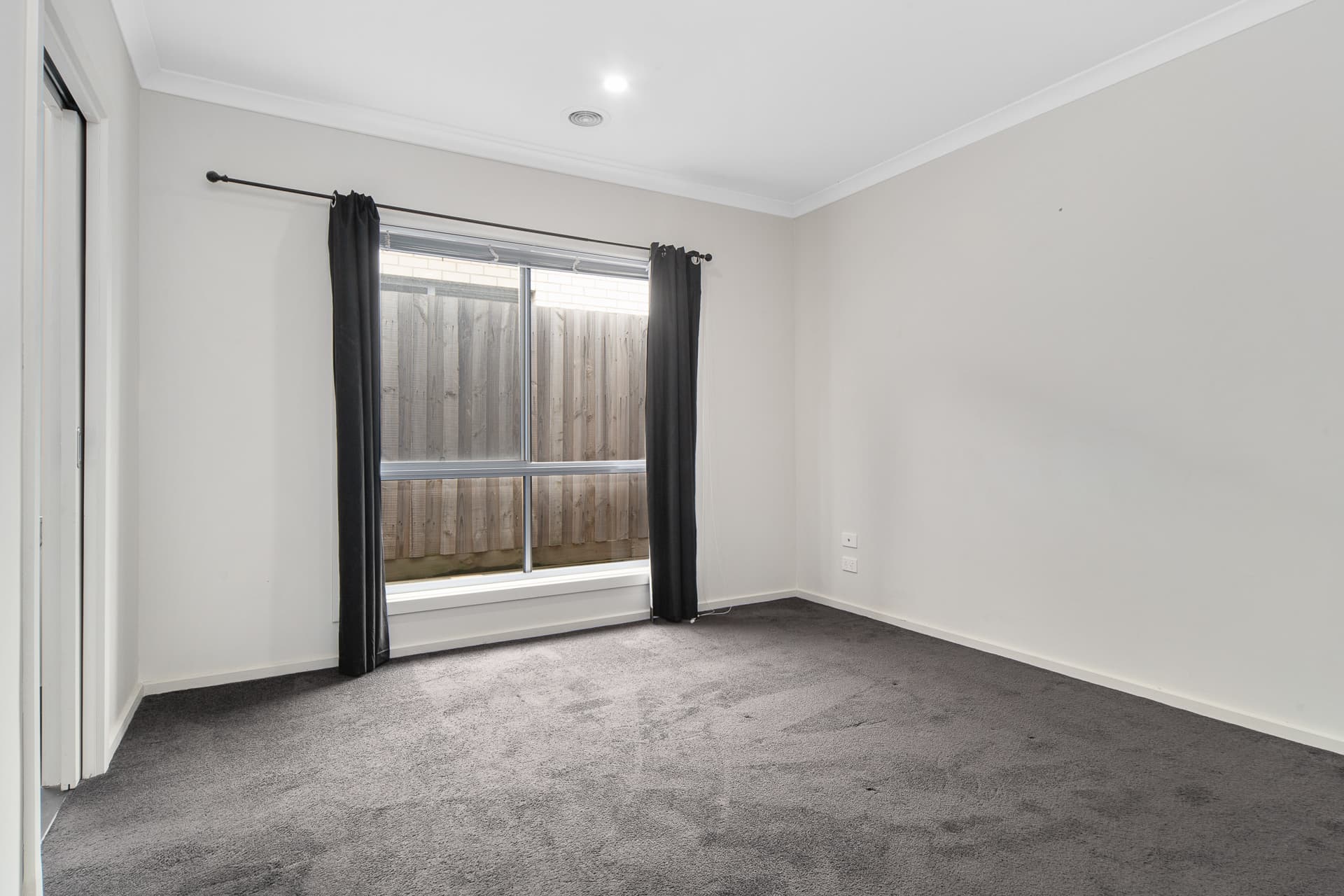 6 Denistoun Crescent, Cranbourne, Cranbourne - Thumbnail 5
