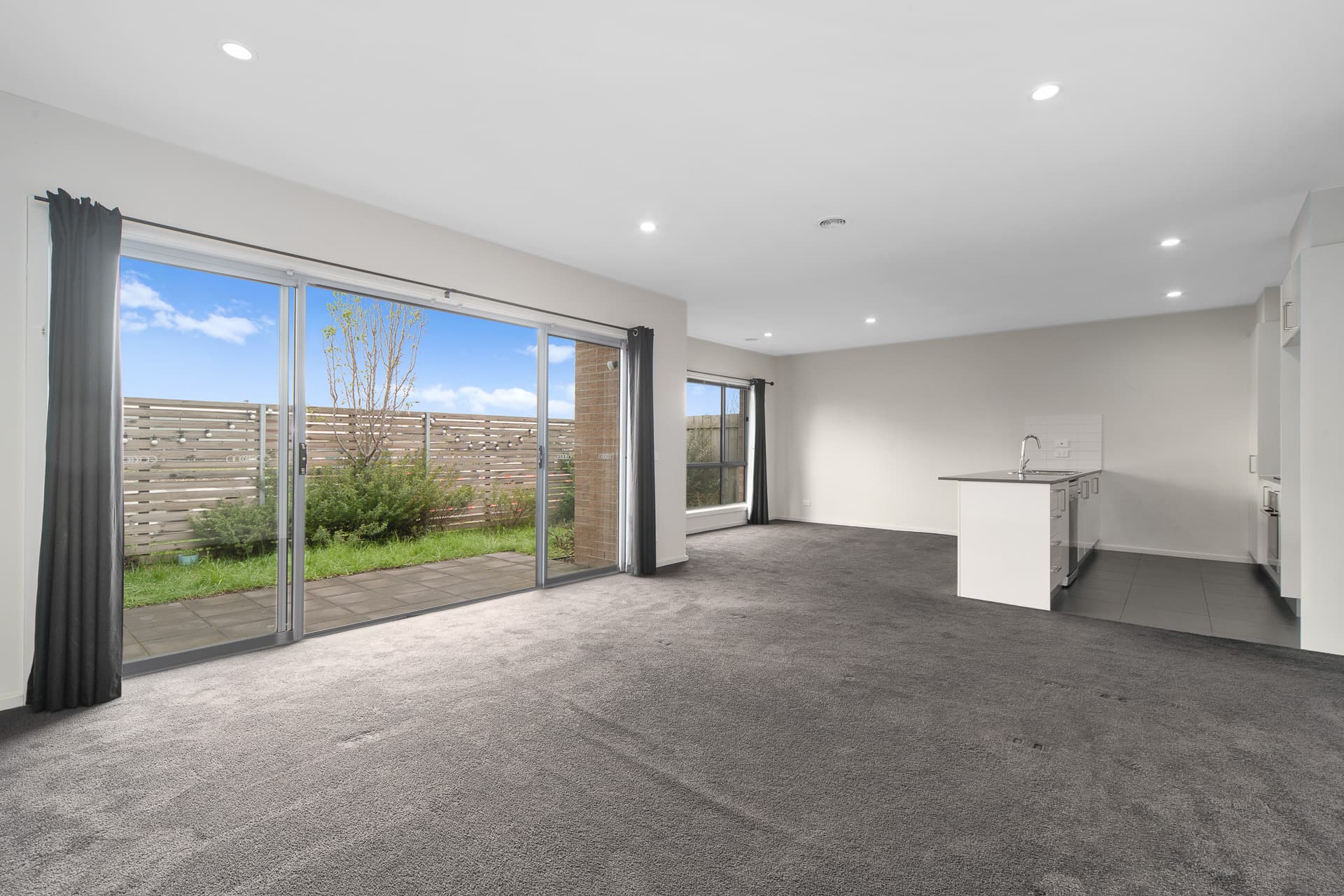 6 Denistoun Crescent, Cranbourne, Cranbourne - Thumbnail 3