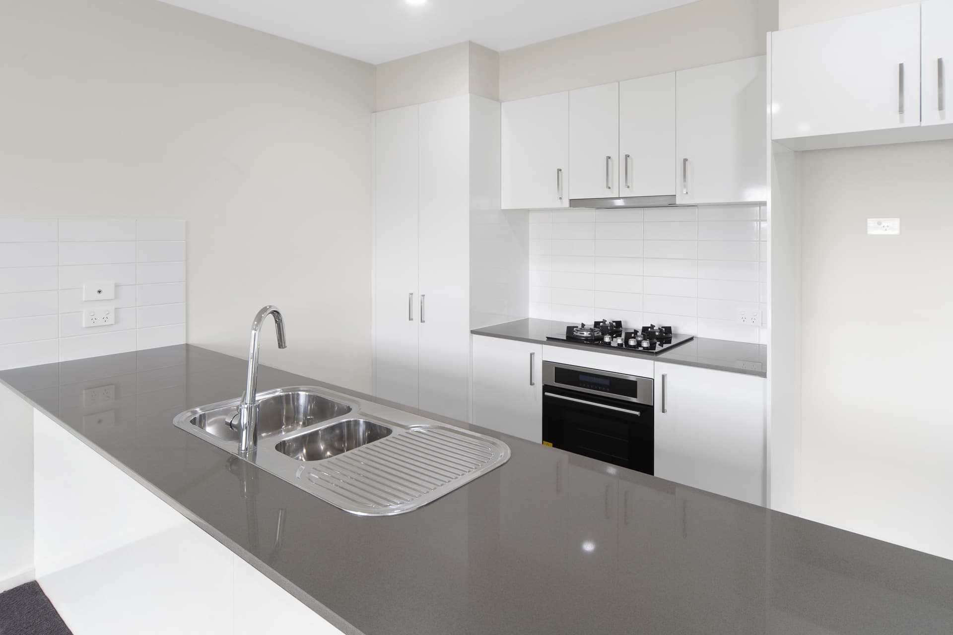 6 Denistoun Crescent, Cranbourne, Cranbourne - Thumbnail 4