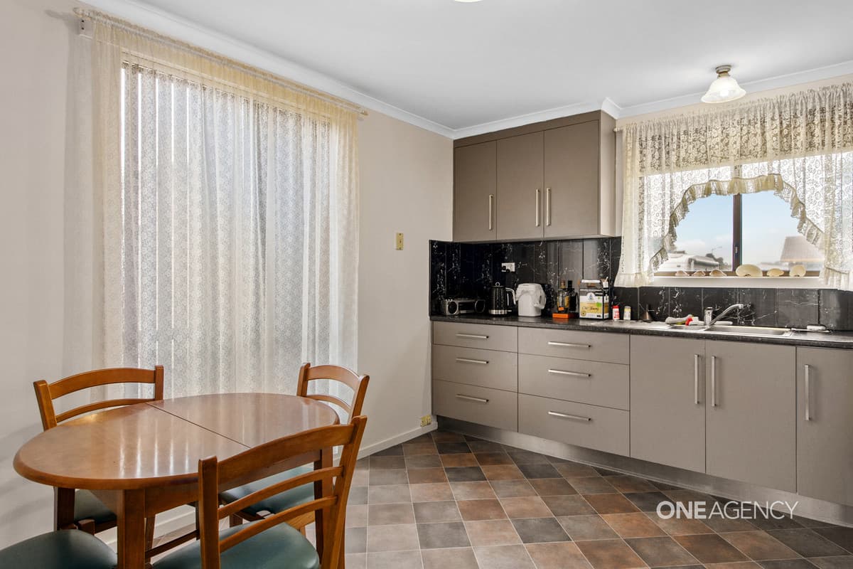 11 Lialeeta Crescent, Smithton, Smithton - Thumbnail 2