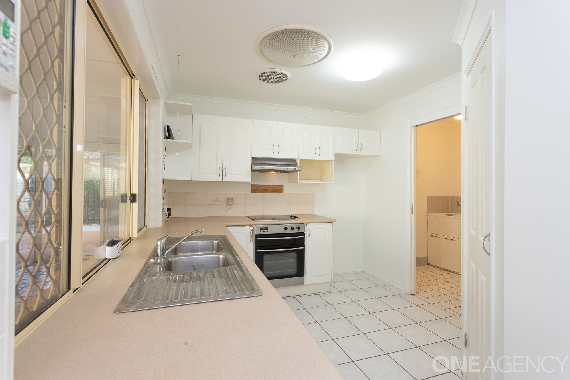 3 Lynanda Court, Rothwell, Rothwell - Thumbnail 3