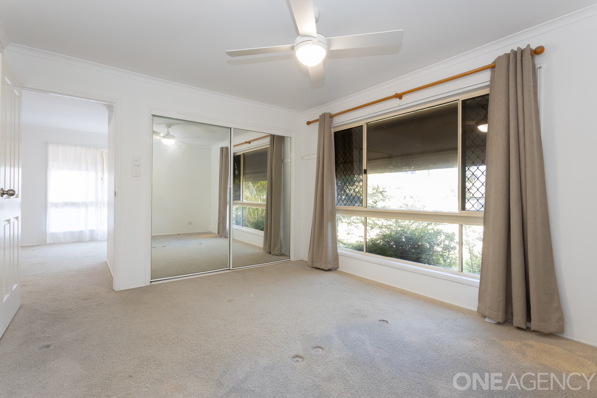 3 Lynanda Court, Rothwell, Rothwell - Thumbnail 2