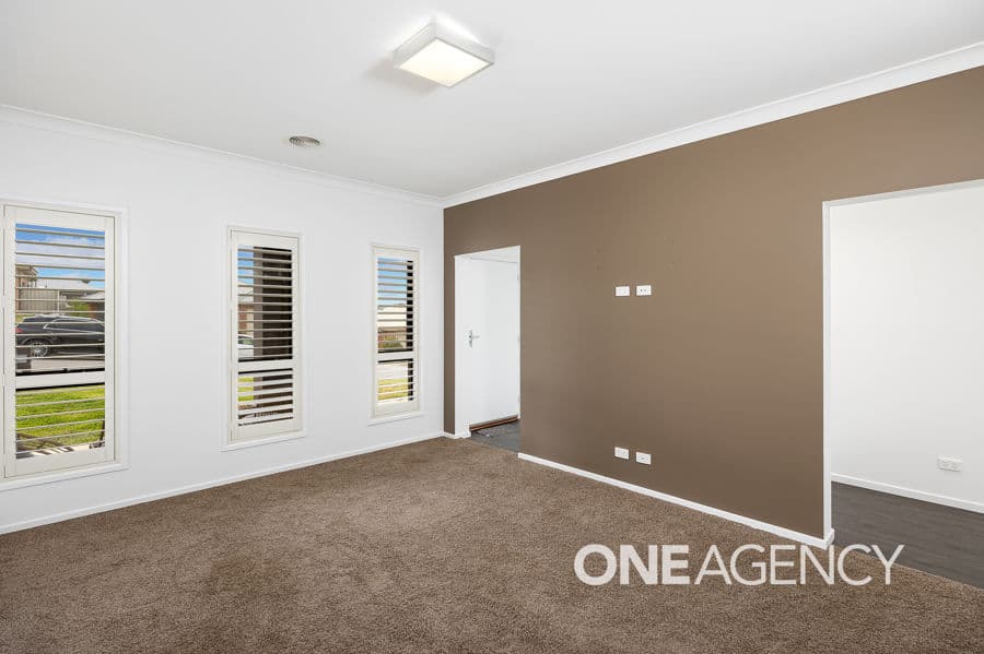 24 MAITLAND Drive, Estella, Estella - Thumbnail 2