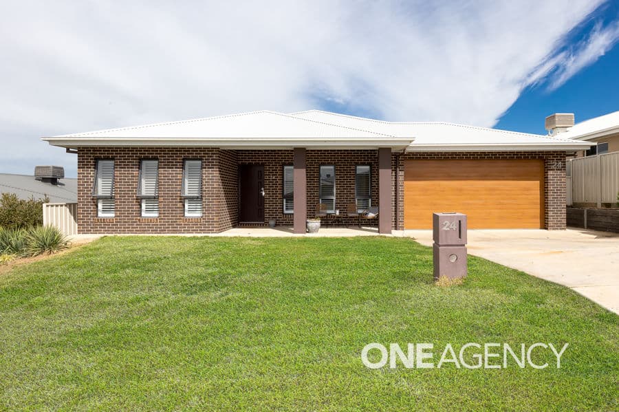 24 MAITLAND Drive, Estella, Estella - Image 1