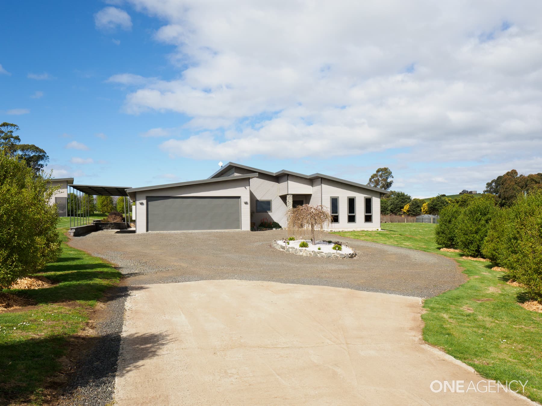 2 Five Acre South Row, Westbury, Westbury - Thumbnail 2