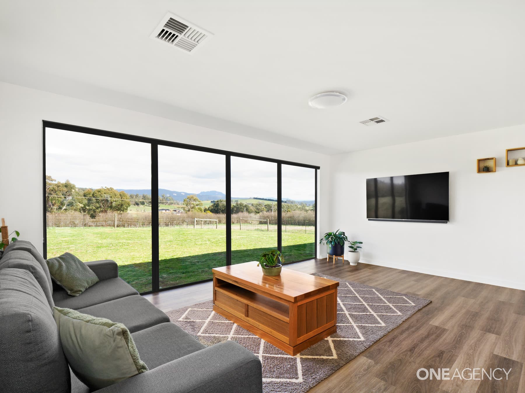 2 Five Acre South Row, Westbury, Westbury - Thumbnail 4