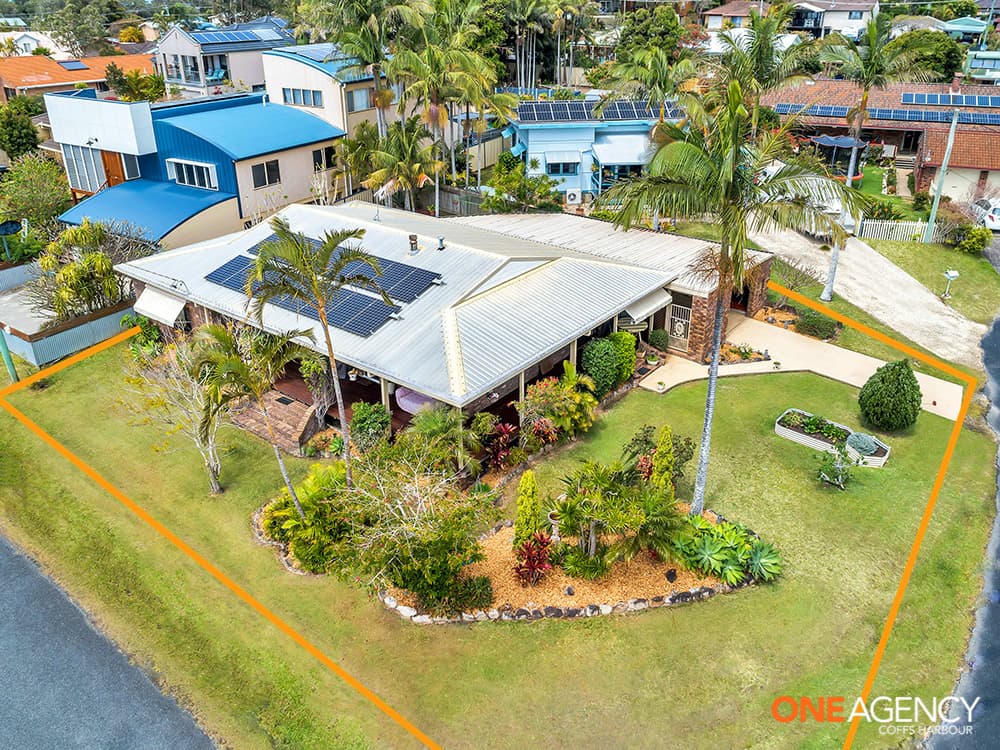 1 Spruce Place, Sandy Beach, Sandy Beach - Thumbnail 2