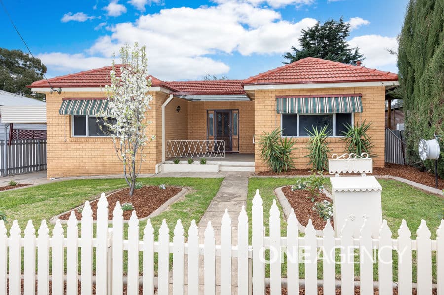 31 CEDUNA Street, Mount Austin, Mount Austin - Image 1