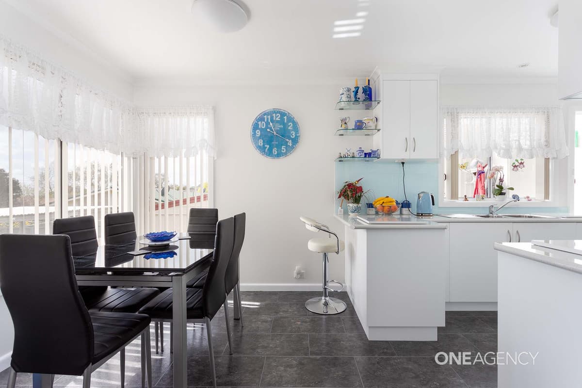 10 Lucas Place, Acton, Acton - Thumbnail 4
