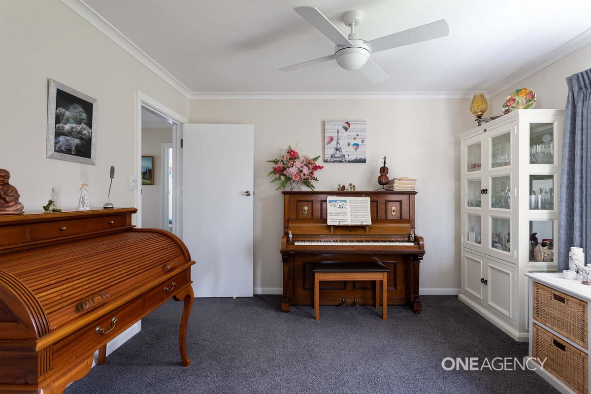 10 Lucas Place, Acton, Acton - Thumbnail 6