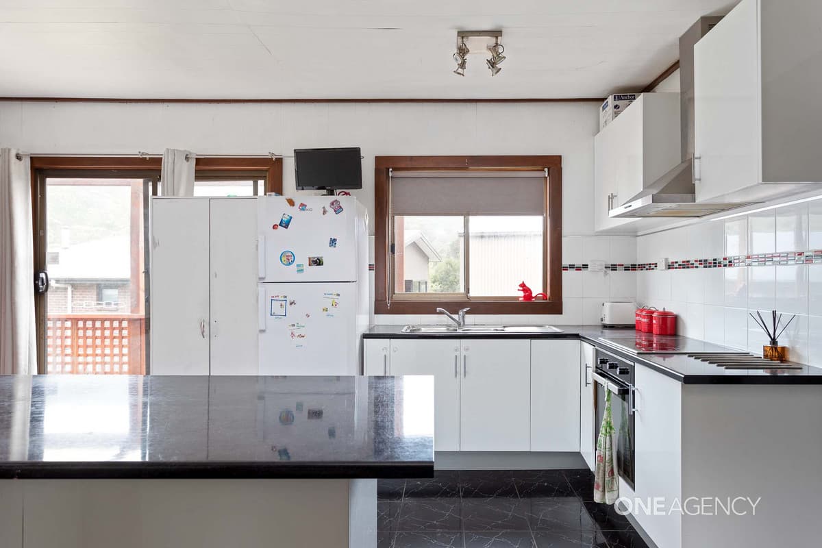 14 Tink Taylor Avenue, Sisters Beach, Sisters Beach - Thumbnail 4