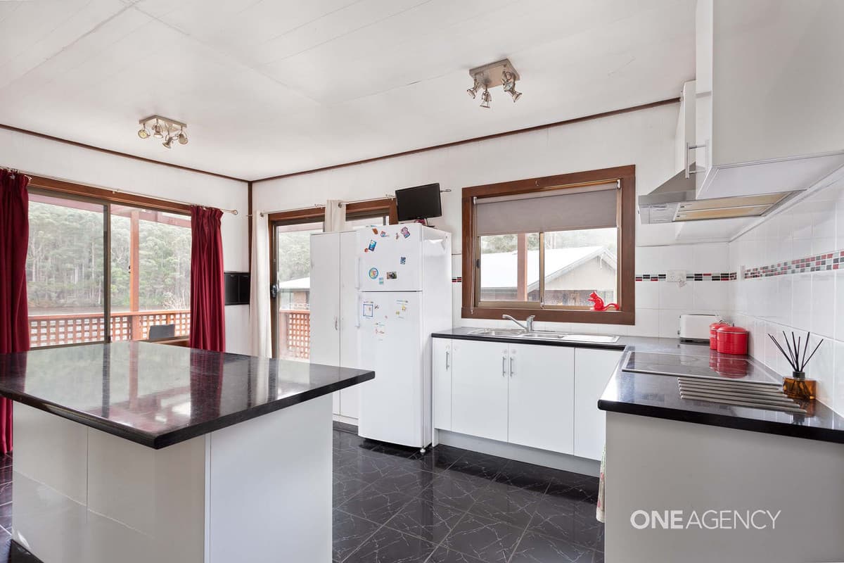 14 Tink Taylor Avenue, Sisters Beach, Sisters Beach - Thumbnail 7