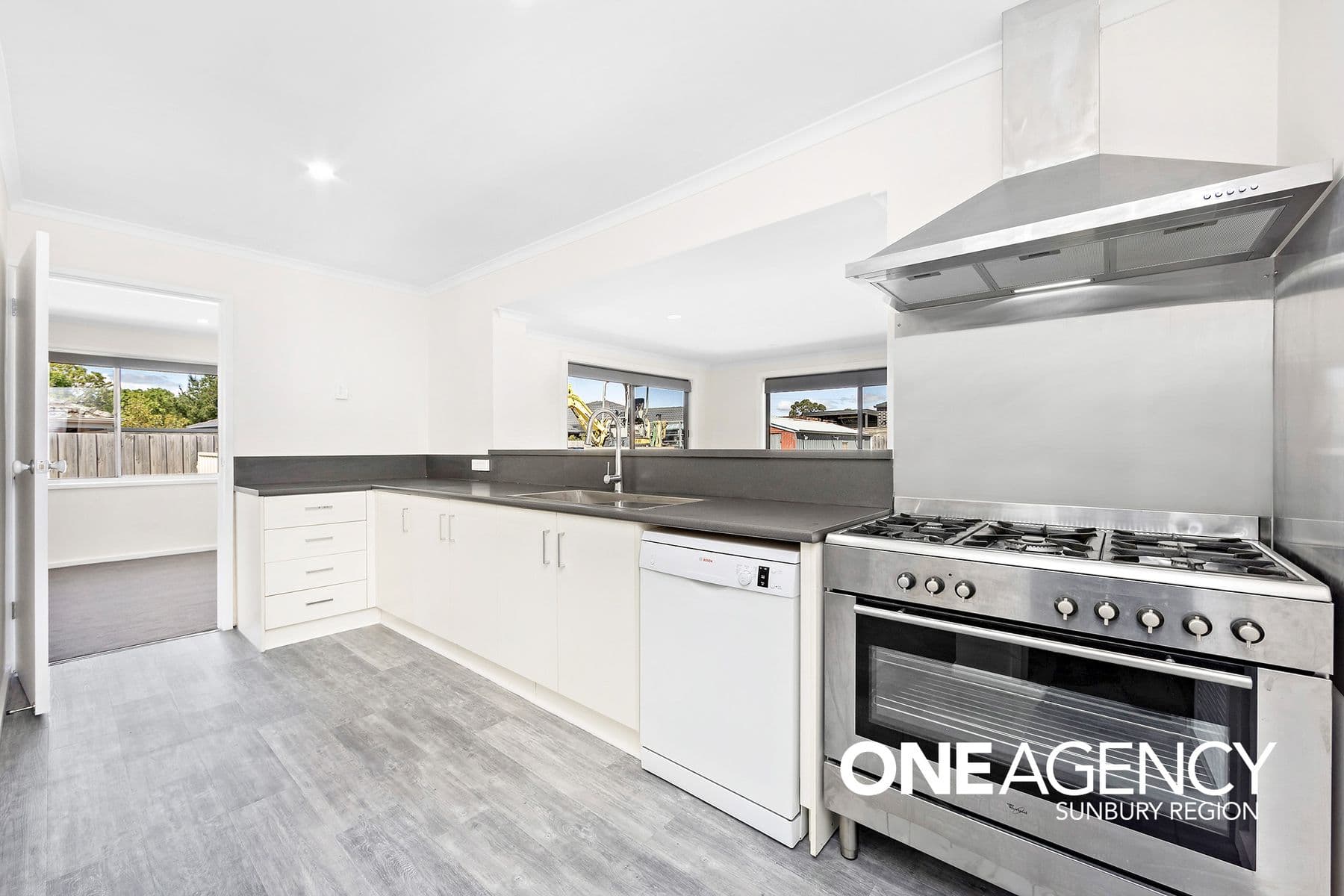 9 Meldrum Court, Sunbury, Sunbury - Thumbnail 5