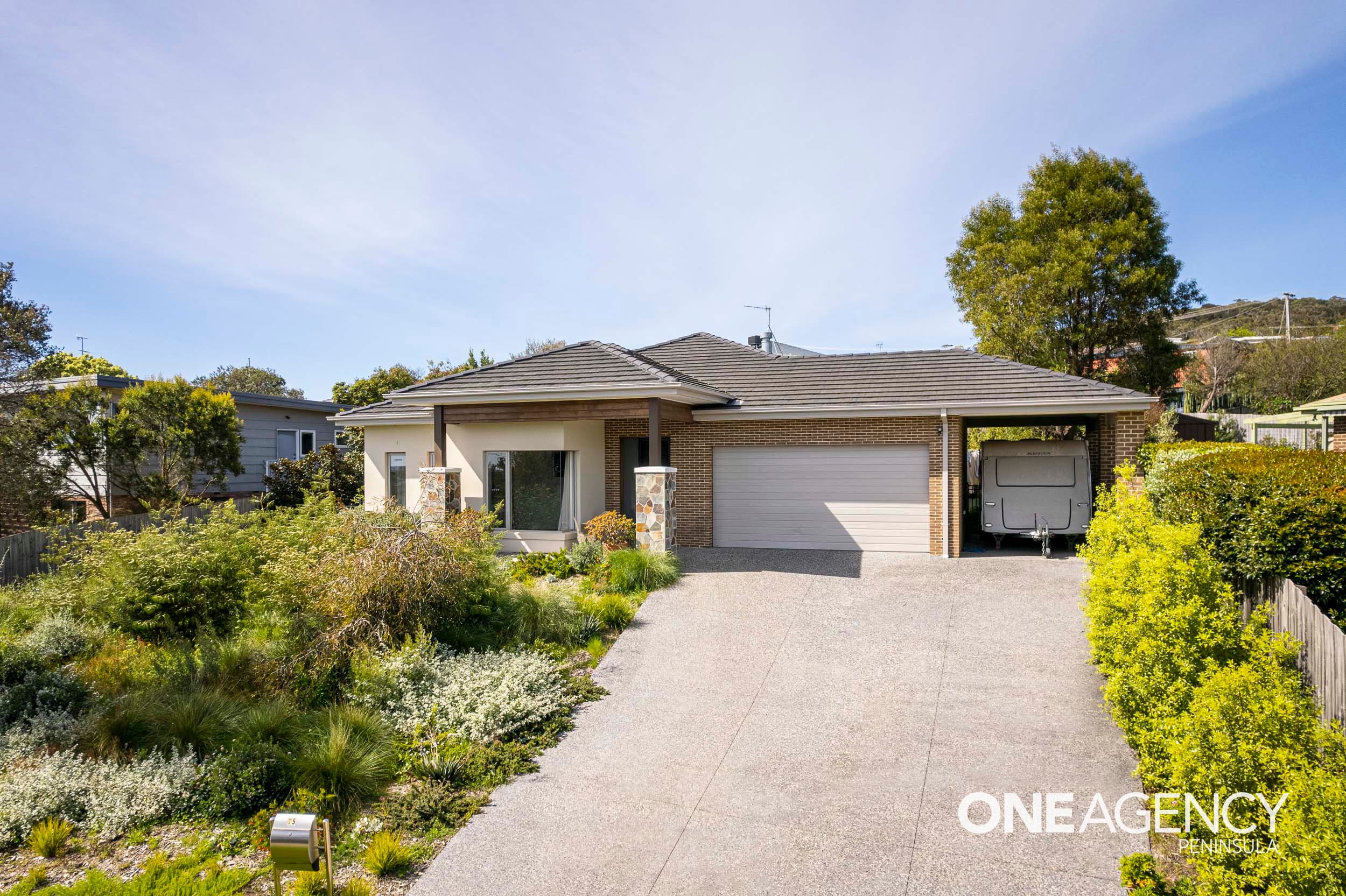 15 Crest Drive, Rosebud, Rosebud - Image 1