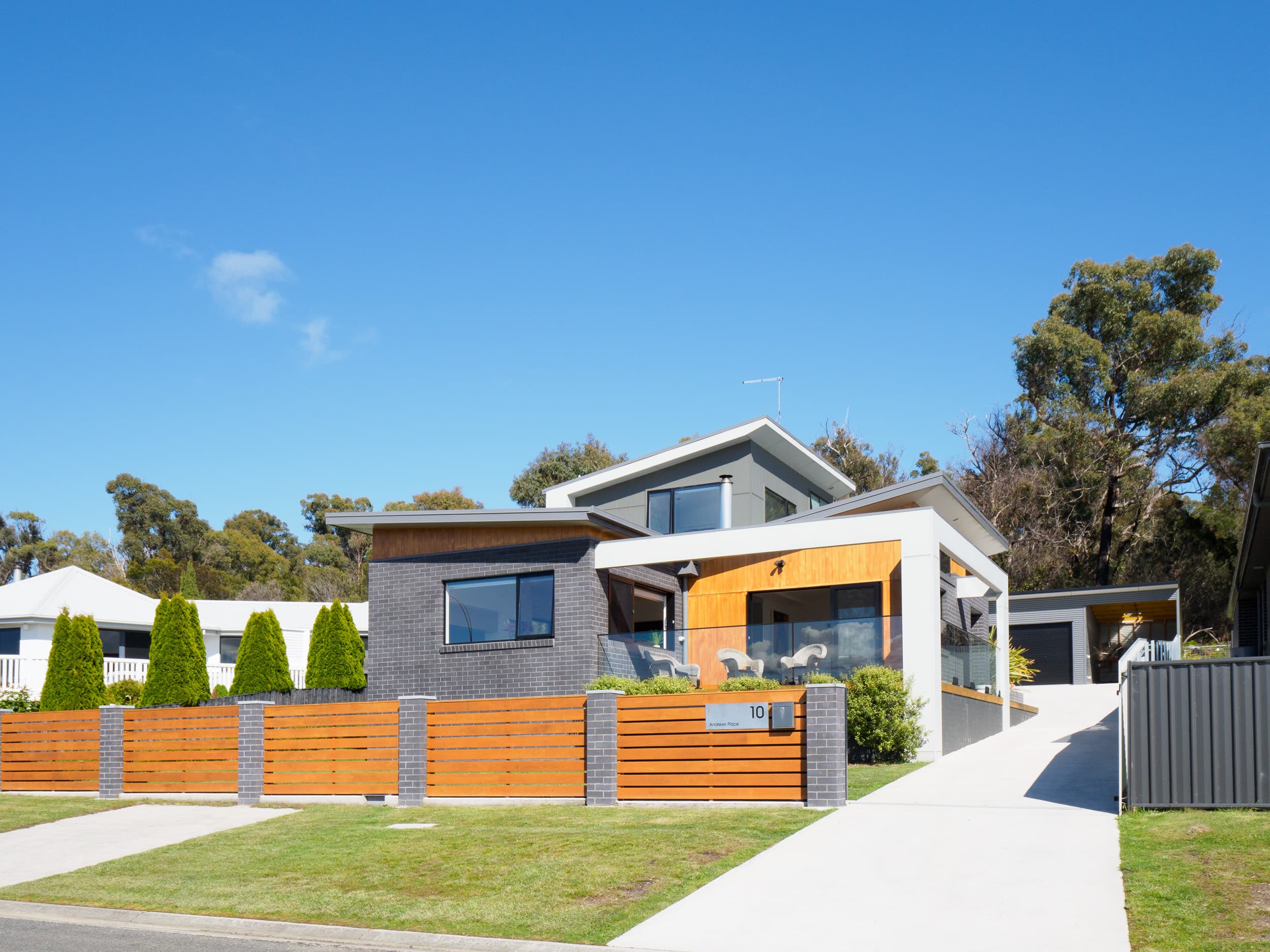 10 Andrews Place, Bridport, Bridport - Thumbnail 2